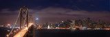 Nocna panorama Bay Bridge w San Francisco
